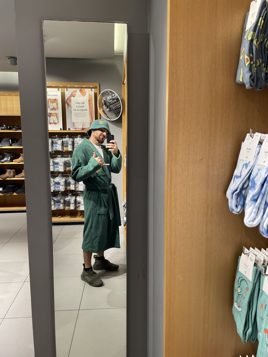 EStreamout's tweet image. eRobeOut😎