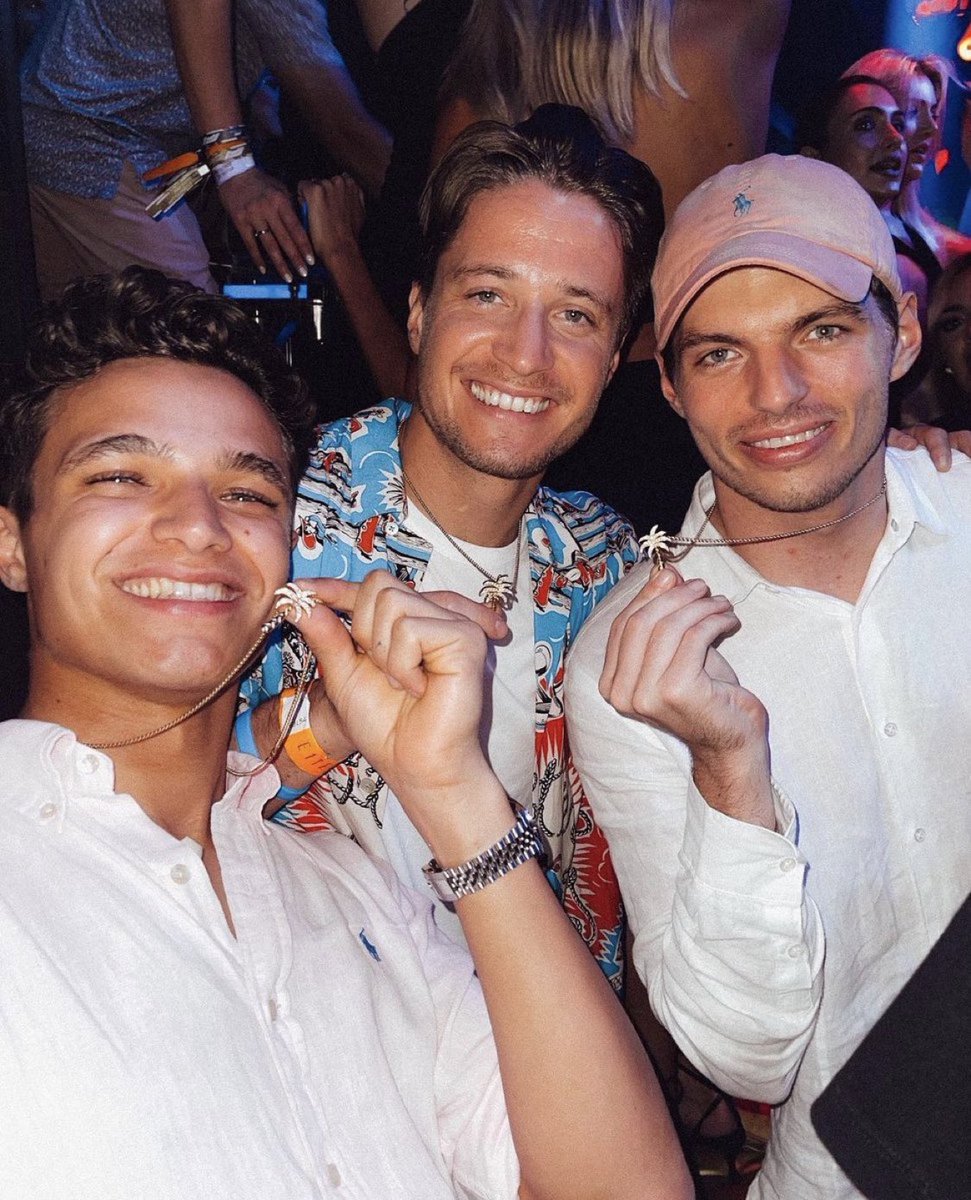 Yes, @LandoNorris, @KygoMusic and @Max33Verstappen really do have matching necklaces. 😆🌴