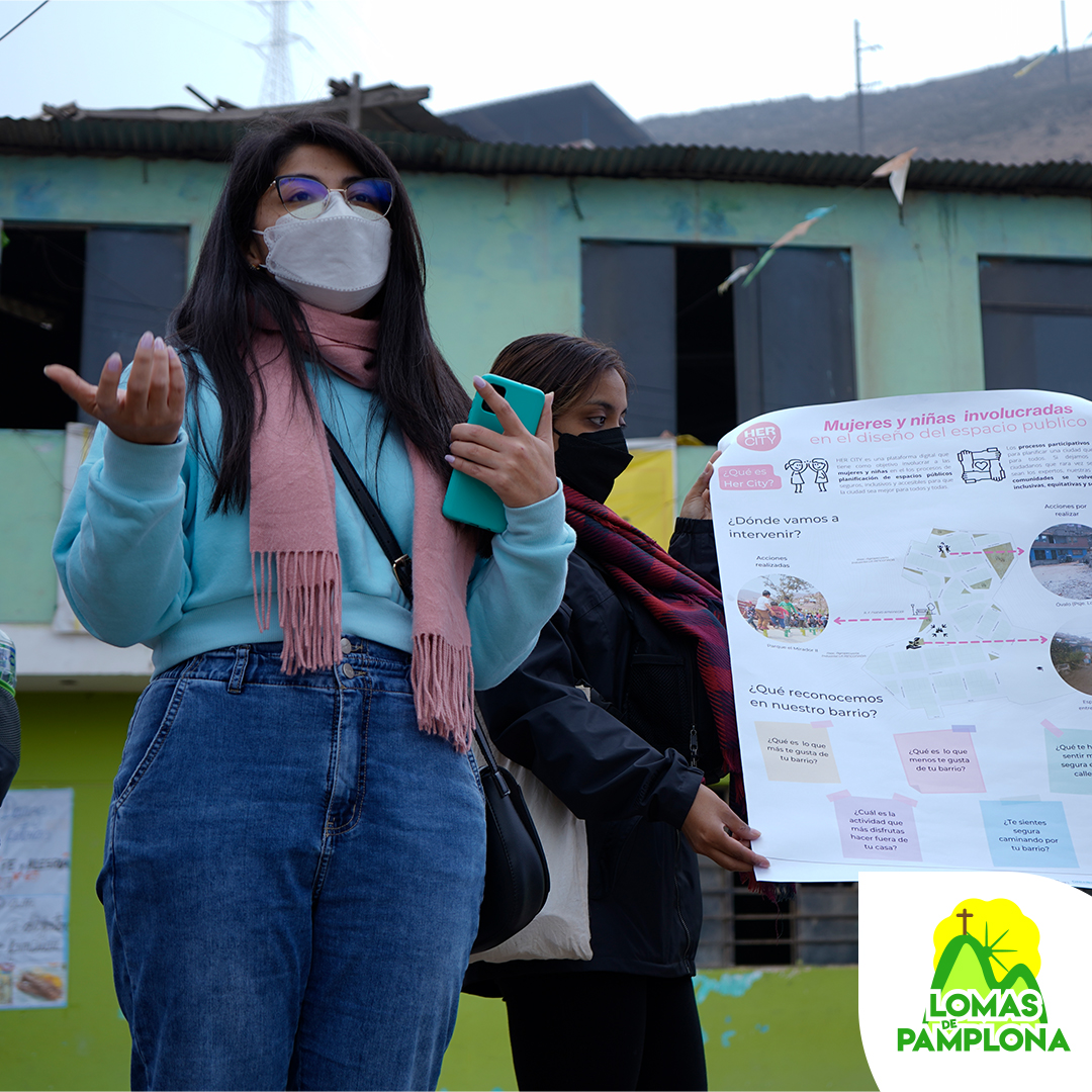 lomasdepamplona's tweet photo. Les compartimos las primeras fotos del recorrido por #NuevaRinconada, #LomasDePamplona y el #MuroDeLaVergüenza, en el marco del @fiiufest 2022.

En principio l@s visitantes pudieron conocer el trabajo en conjunto entre @OcupaTuCalle y l@s vecin@s del A.H. "El mirador II". #FIIU7 https://t.co/iETKxy5W3X