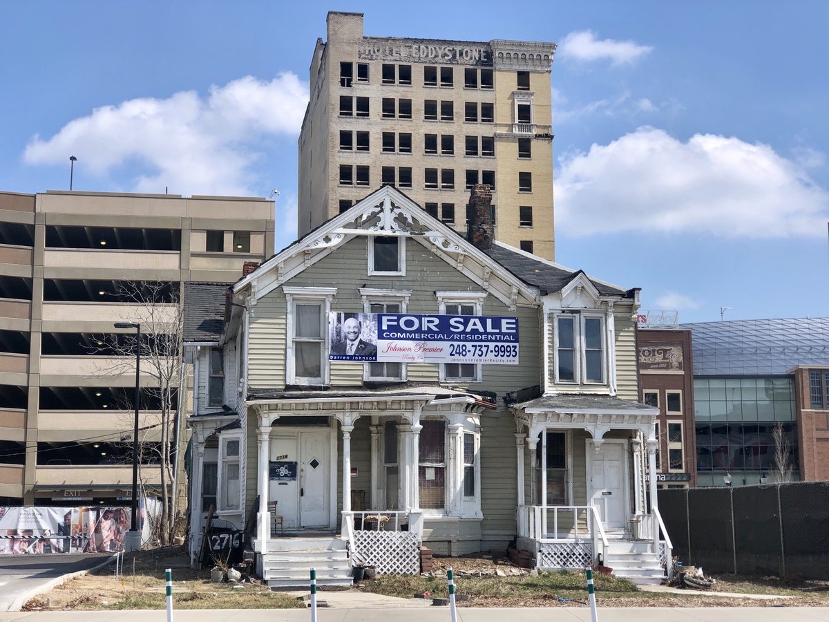 MCmuckraker's tweet photo. The billionaire Ilitch family has wanted to purchase and demolish this house next to the Red Wings arena for years. They wouldn't pay the asking price. Early this morning, it burned to the ground. https://t.co/Rppyln5u2c