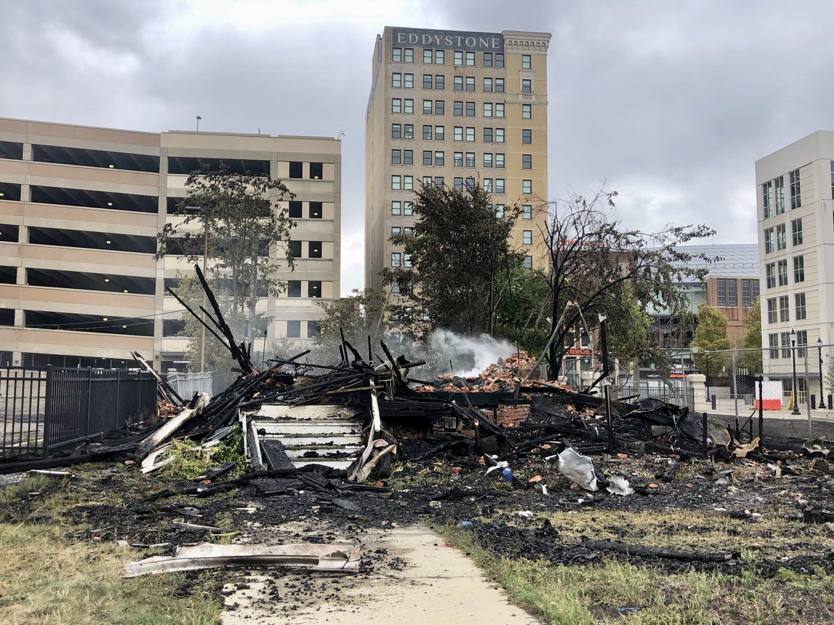 MCmuckraker's tweet photo. The billionaire Ilitch family has wanted to purchase and demolish this house next to the Red Wings arena for years. They wouldn't pay the asking price. Early this morning, it burned to the ground. https://t.co/Rppyln5u2c