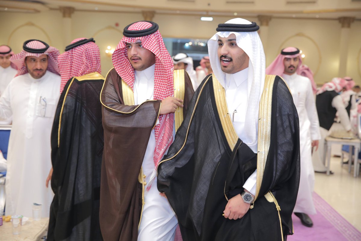 turki_eid1's tweet photo. وانت يا نادر رجاء معك العذر ماهوب صاير
مثلك اعني له الاقدام لو فـ ارض الكنانه

اعرف انك فالقصيد النخبوي شاعر مغاير 
واعرف انك في فعول المرجله نادر زمانه
@bin_Raja1 
@BadawiFahim https://t.co/WIiB5r6wUe