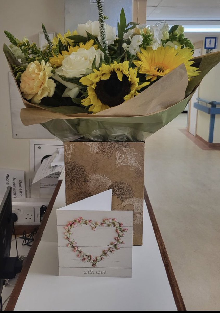 Ward 19 Received some beautiful flowers today from a lovely family. Kind gestures hits the heart! Thank you Natalie x @barnshospital #ward19 #whatateam