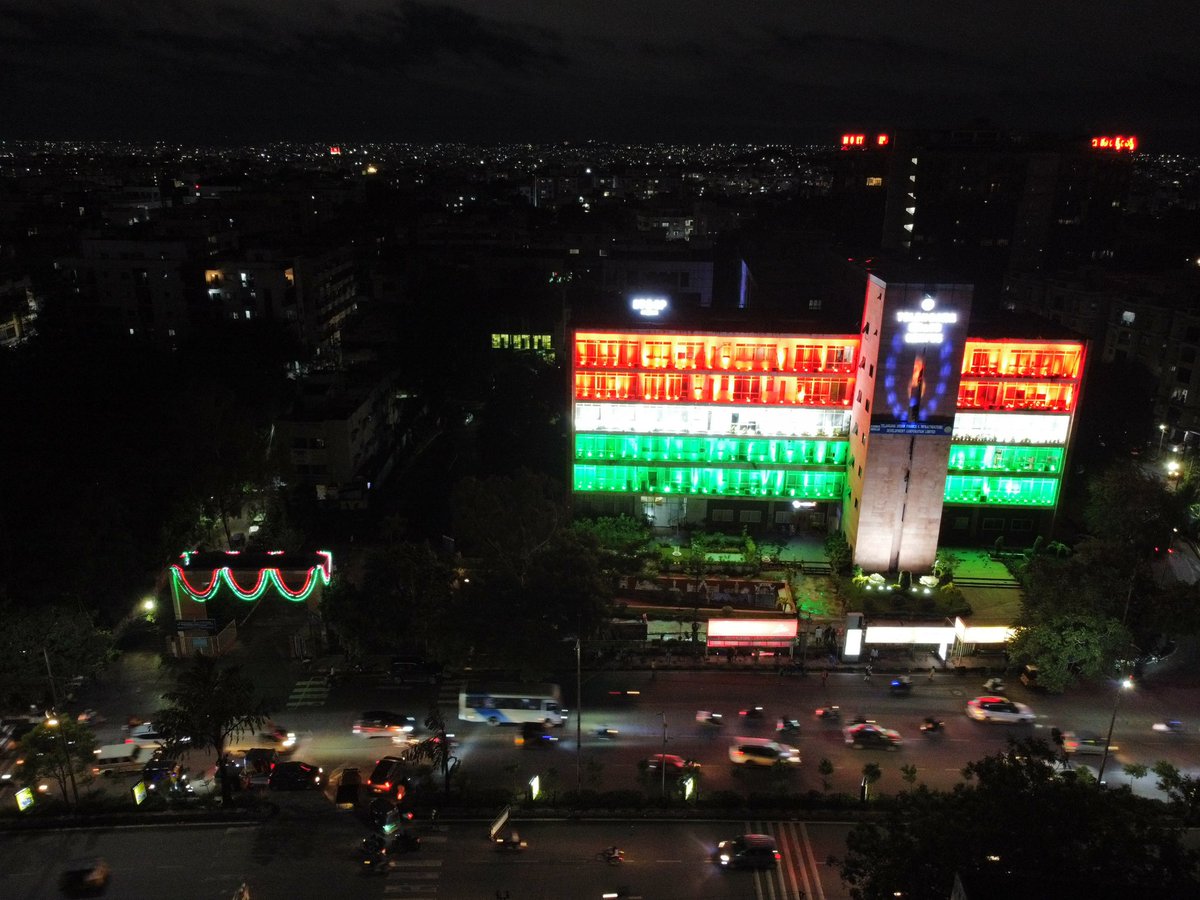 arvindkumar_ias's tweet photo. "Swatantra Bharat Vajrotsavalu"
This is how @MaudTelangana office complex looks from today until Aug 22nd 

Encouraging our colleagues to post their office complexes ! 

@KTRTRS https://t.co/DjDpCI2AHC