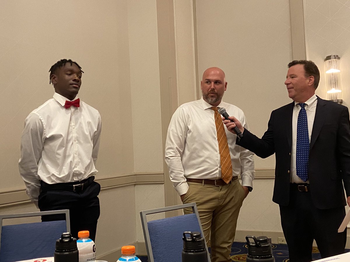 KHSCoachB's tweet photo. @Coach_May82 with Davion Hampton, Josh Barker, and Ryan Barrett talking about their first game at the #CorkyKell luncheon! Looking forward to a great opener on 8/17! #CKKC #DMGB @_KellPrincipal https://t.co/Oyimn0G9TP