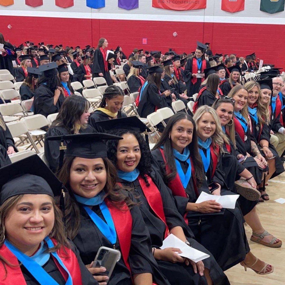 MrsRossi13's tweet photo. And just like that (jk, more like: 2 years of grit, late nights, mental breakdowns, countless hours of work), I’m a graduate (with a 4.0) of @TexasTech with a Master’s in Educational Leadership 👆🏻❤️🖤 #WreckEm https://t.co/tkFXktxuRq