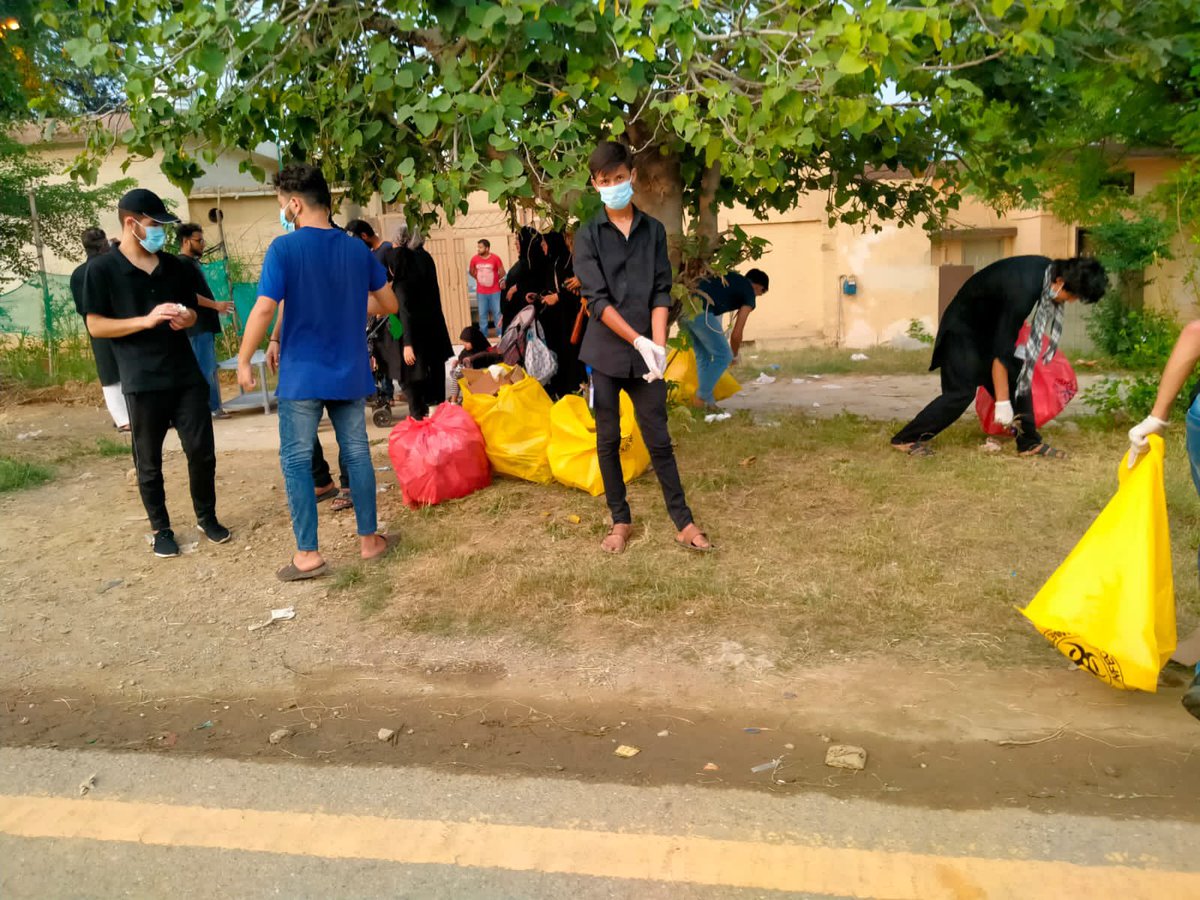YawarOfficial's tweet photo. @GbCares carried out cleanliness drive during the 9th Moharram Procession at G6 #Islamabad to promote awareness about cleanliness among the public.

Thumbs up to all volunteers❤️

#GBCares  #HussainiMahol #Volunteers #CleanlinessDrive
@dcislamabad @syedmustafapsp @aneelsaeed https://t.co/TpfhA0RH78