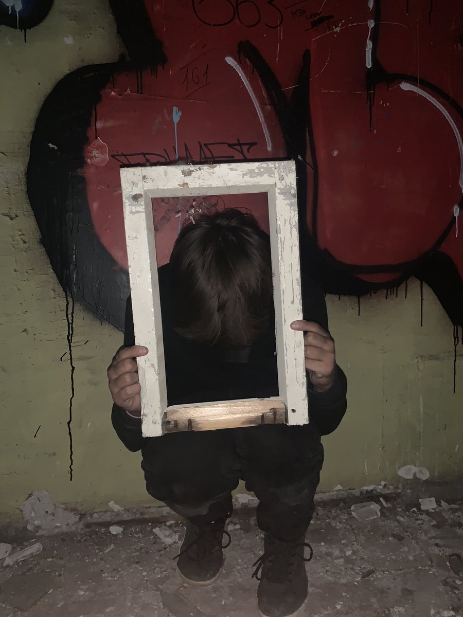 фоткайтесь в рамках из под окон. они классные💁🏿