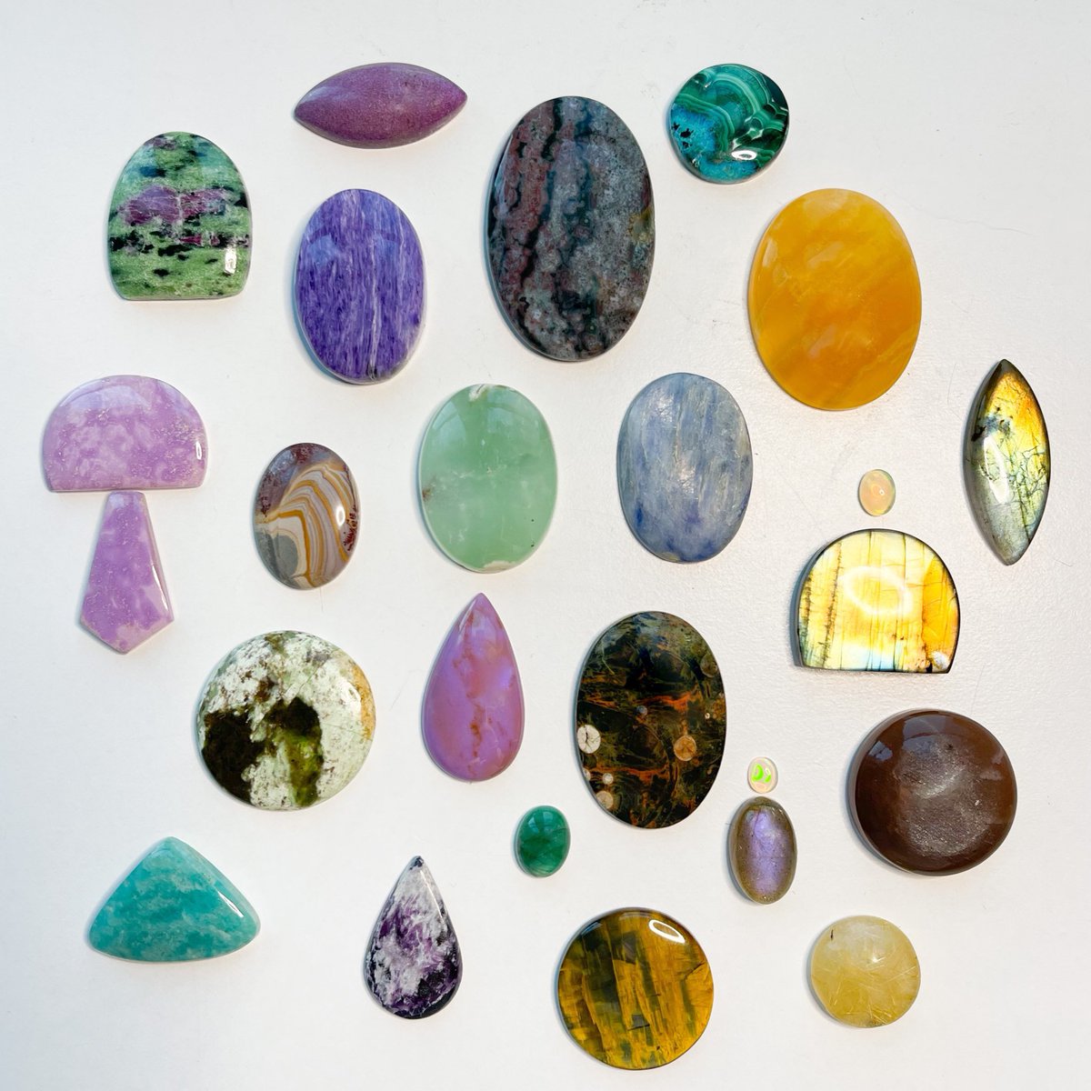 mildhippie's tweet photo. the crystals     🍄🐛💜       the pendants

“Alice in Wonderland” collection coming to my shop August 12th at 4pm est <3 https://t.co/iMkCDKERst