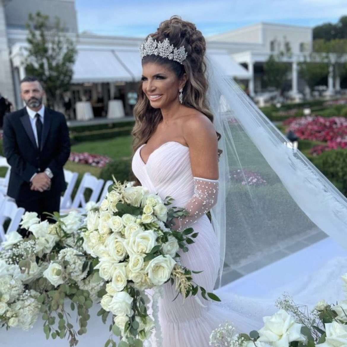 Paolo really nailed the Princess Diaries theme for Teresa’s wedding hair