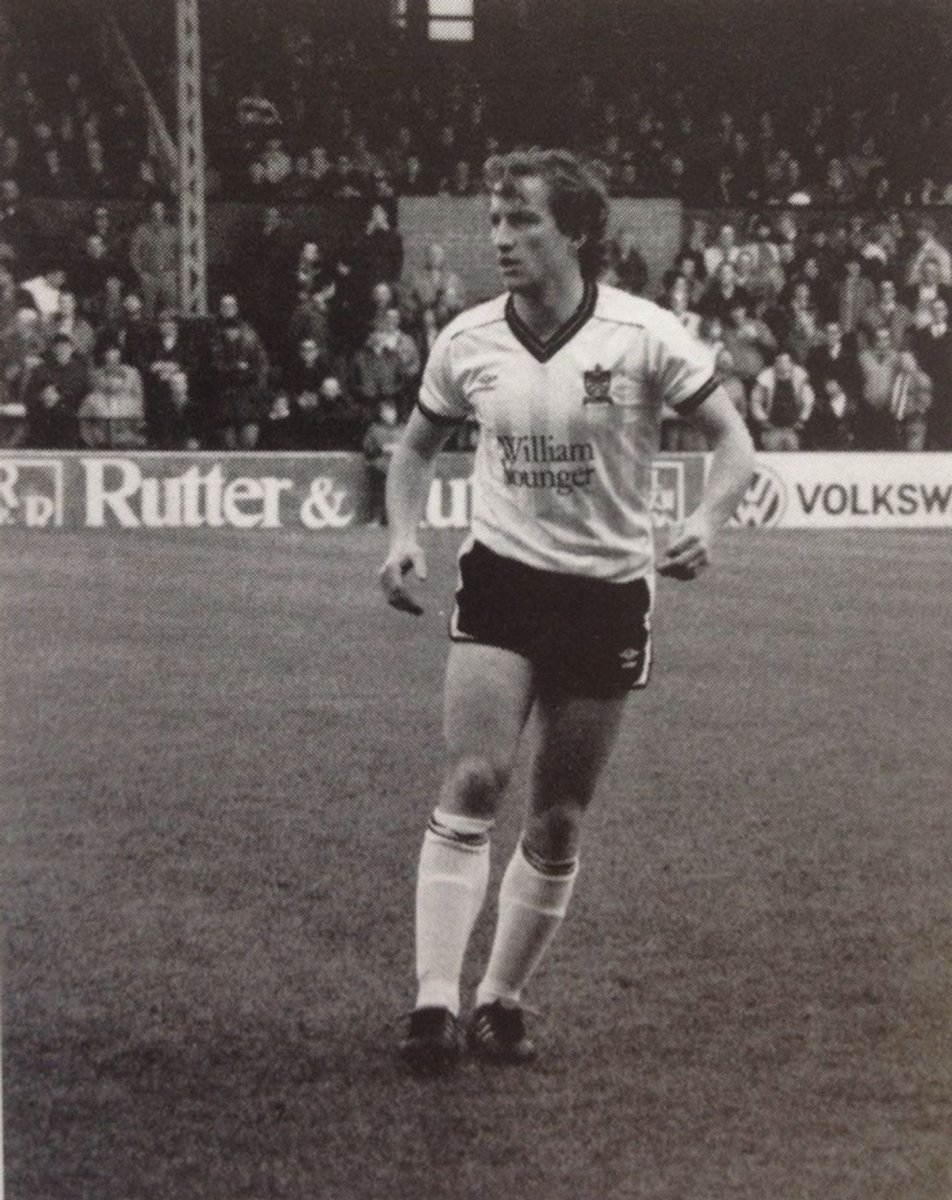 robertmdaws's tweet photo. #RayLewington . The midfielder joined @FulhamFC in 1980 and went on to make over 170 league appearances for them https://t.co/GFE8KlY7KH