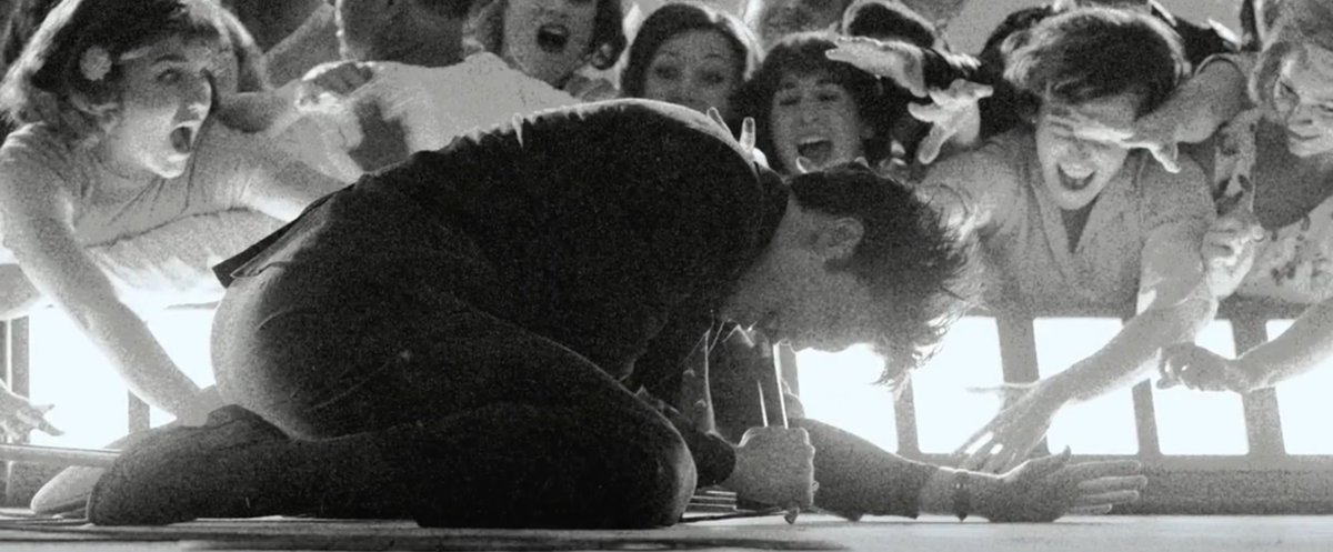darlinurie's tweet photo. austin butler falling to his knees during trouble to bless the tl https://t.co/tpvTWMptp9