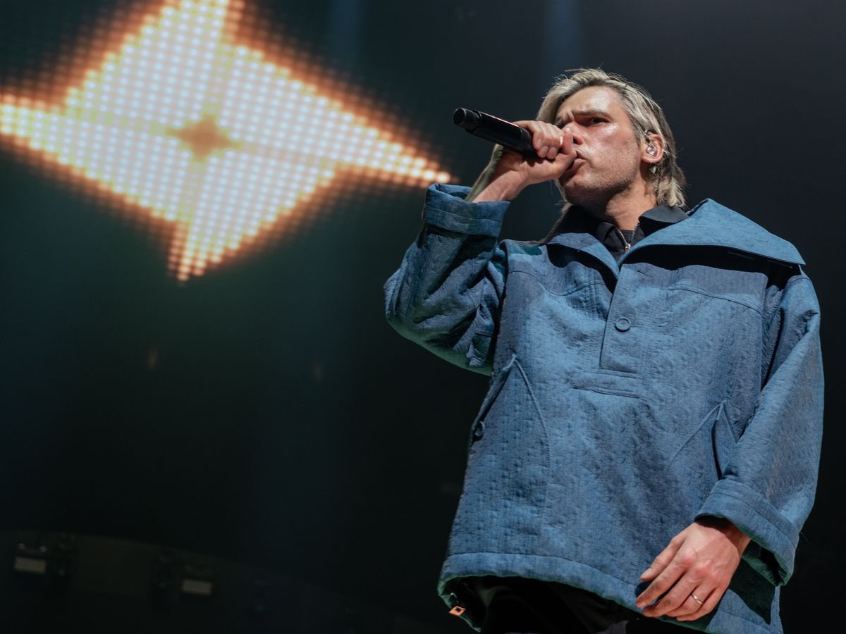 Punchline_Orel's tweet image. 🚨 CONCOURS : GAGNE 2 PLACES DE CONCERT POUR ALLER VOIR ORELSAN

- Abonne toi à @EncoreDuRap et @Punchline_Orel
- RT/fav ce tweet
- Mentionne un ami

📆 T.A.S le 14/08 🔥