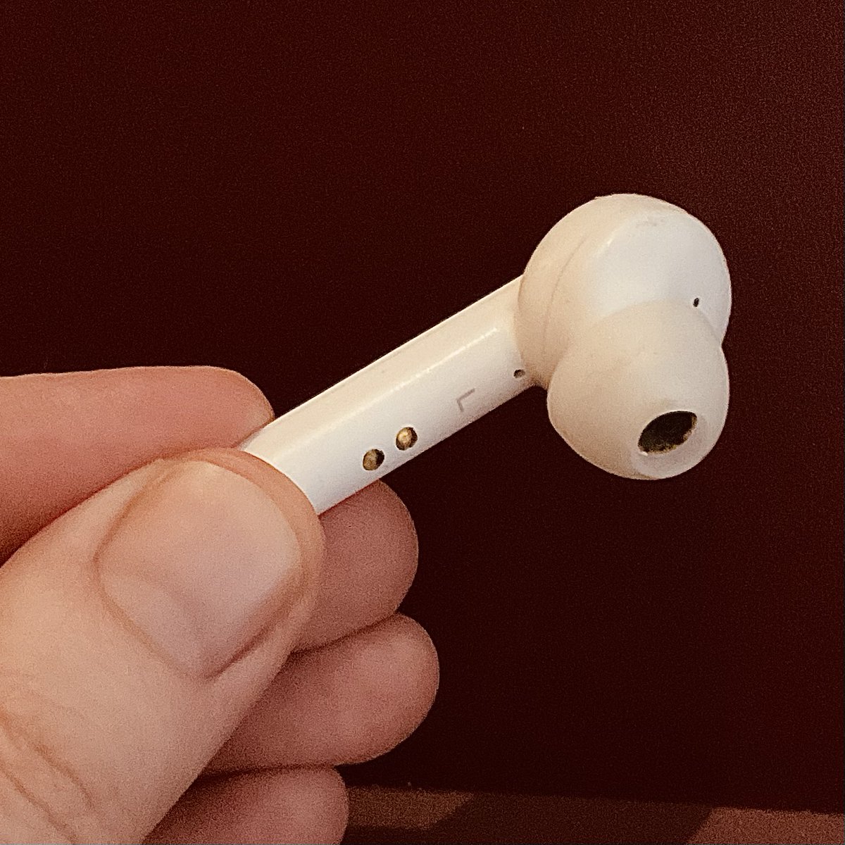 Dandizette_Arts's tweet photo. Found in Redcross Way SE1, one left wireless ear bud. Anyone lost their left ear bud? (This is why I have the hook ear ones, they won’t get lost easily) #lost #found #lostearbud #London #earbuds https://t.co/8jXW2xBw6Q
