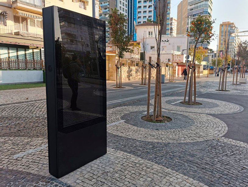 ikusled's tweet photo. Galería multimedia del proyecto Smart City desarrollado en la reciente remodelación de la avenida del Mediterráneo de #Benidorm, señalización digital de un circuito de 8 #mupis publicitarios de 65" pulgadas de alto brillo, con una luminosidad de 2.500 nits. https://t.co/rkaJ9Xazp5