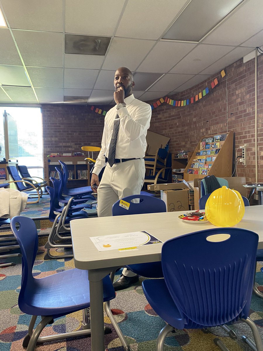aneWedu's tweet photo. Dr. Alston kicked us off this morning with some awards and treats! #UnderConstruction #BuildingInstruction https://t.co/TXPfeBBo6k