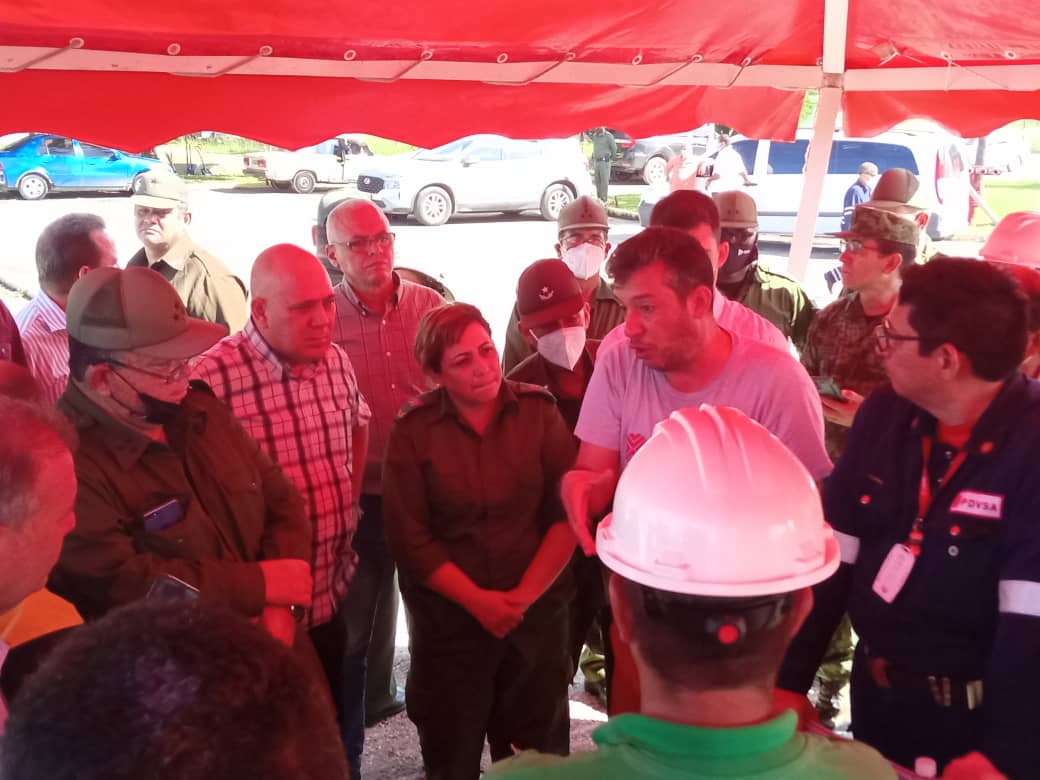 DrRobertoMOjeda's tweet photo. En el puesto de dirección de avanzada, bajo un mando único, cubanos, mexicanos y venezolanos ultiman los detalles de las próximas acciones a desarrollar. #Cuba #FuerzaMatanzas @MinfarC @minint_cuba @DiazCanelB https://t.co/FygH6dUpOH