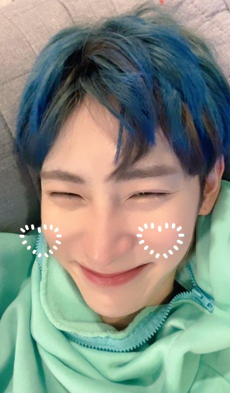 UmmiYanzu's tweet photo. Thank you Isaac for the live โค๏ธ Donโt forget to stream Time Bomb MV guys! ๐
#IsaacVoo #IsaacTimeBomb #TimeBombChallenge #TimeBomb #IsaacVkm #้ฌๅฏๅ #์์ด์ https://t.co/HDXjDcI6KR
