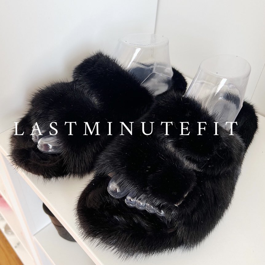 LASTMINUTEFIT's tweet photo. Our signature mink fur slippers, link in bio https://t.co/EdhhzZR8TX