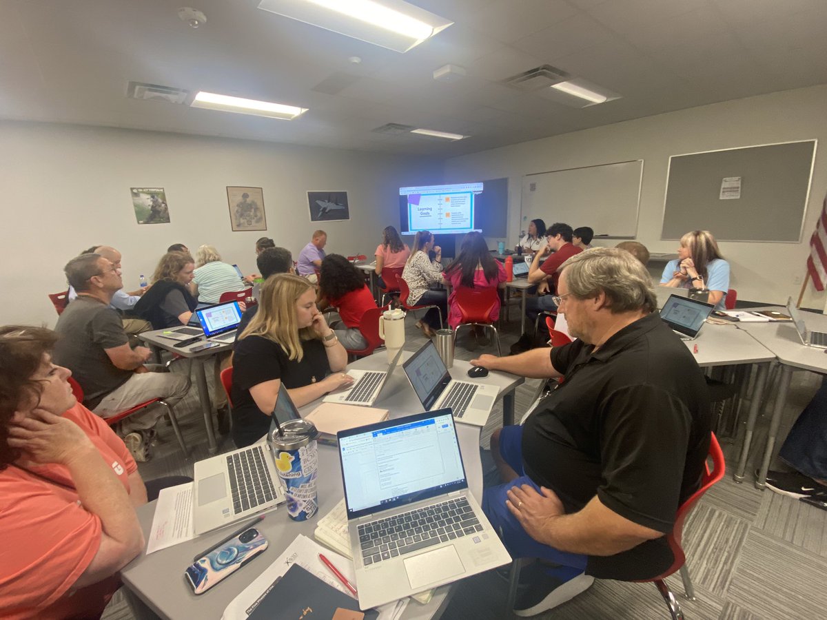 a_FORD_edu's tweet photo. Session #3: Teaching in a 90-minute Block with @danamacedo!! Teachers are walking away with a mindset shift and more tools to maximize learning in our newly adopted block schedule - 2nd full year. What a shift!!! Great job Mustangs! @CreekviewLeads #Pedagogy #BestPractices https://t.co/cog19Czhui