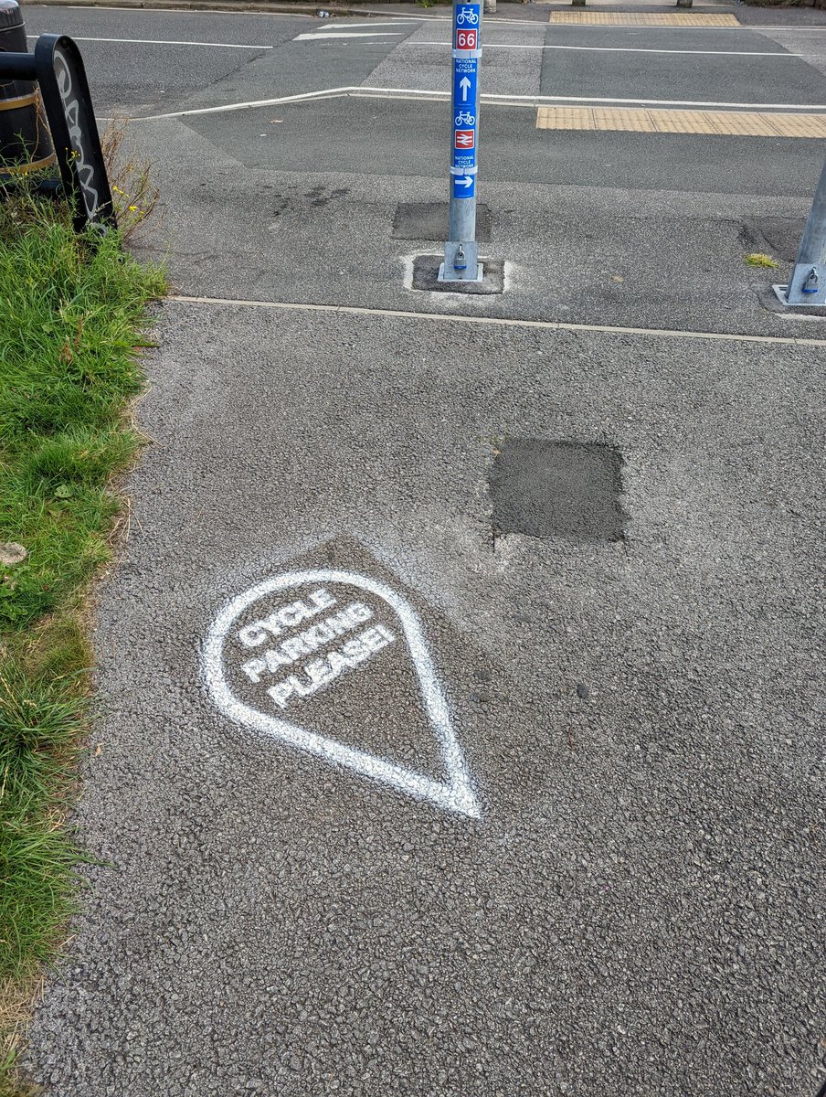 Absolutely *shocking* graffiti problem on the Bradford -> Shipley cycleway 🌝