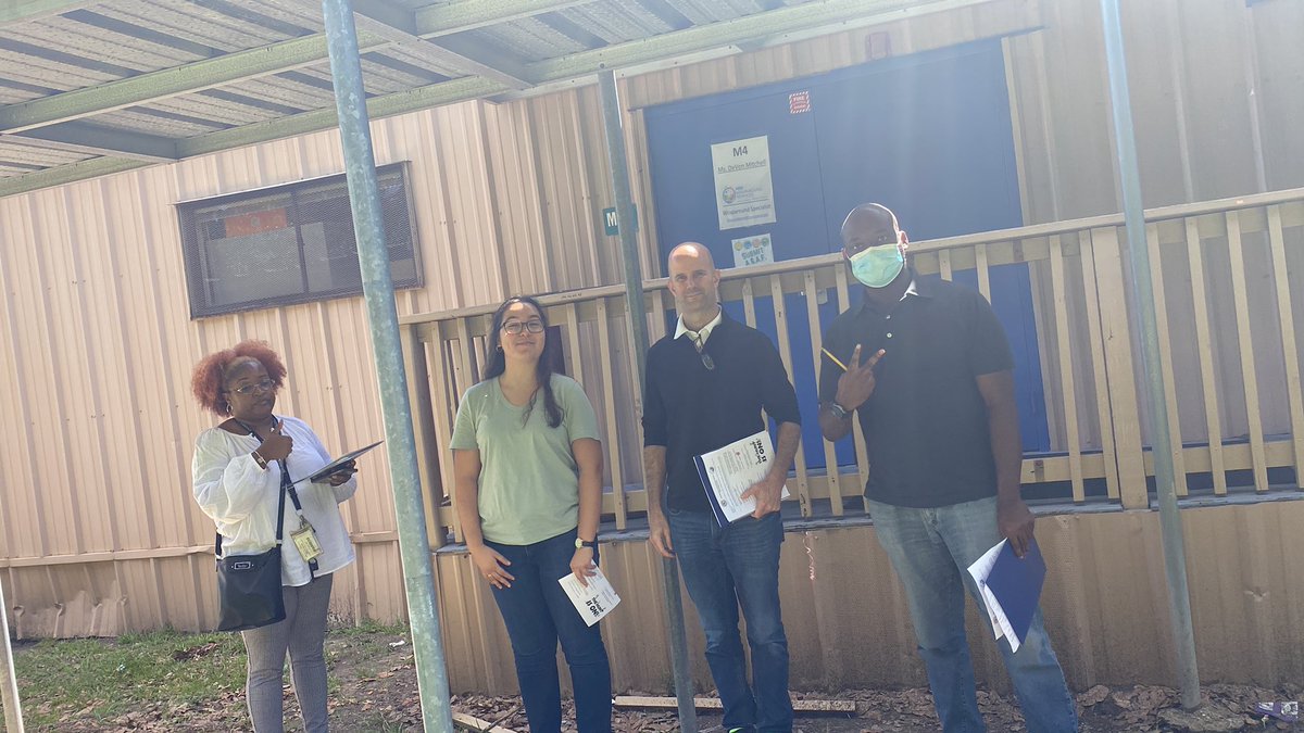 Bright9light's tweet photo. Wraparound #TeamCaring #SpartansBack2School @SIS_HISD https://t.co/LEKJDxCthG