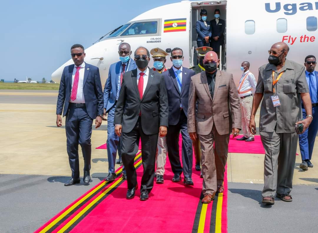 AbdikarimAKaar's tweet photo. President @HassanSMohamud today arrived in Kampala, Uganda for a three days official visit. During the visit, the President will hold bilateral talks with his host President Yoweri Museveni and also attend a Somalia-Uganda Economic Forum. https://t.co/xFoLcUwr1s