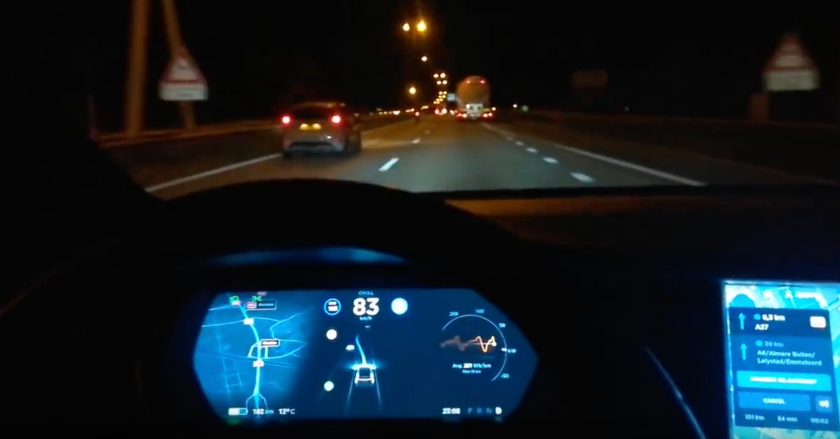 EasyTracGPS's tweet photo. Tesla applies to patent more precise GPS antenna for self-driving and navigation https://t.co/nv4MgVAYqz The automaker also makes it clear that its #GPS system wouldn’t be only used for navigation but also for self-driving applications. https://t.co/oCGQRs8B75