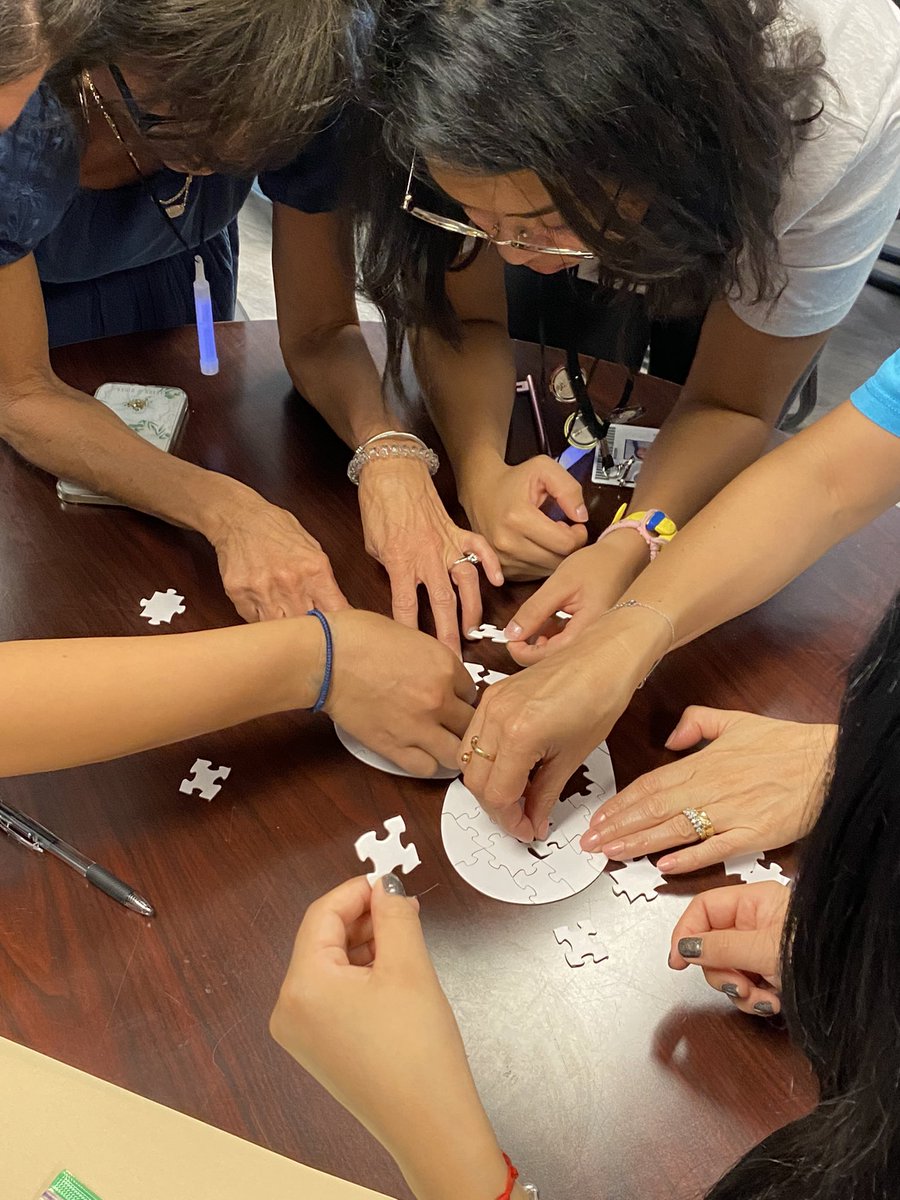 MsEmilyBSLP's tweet photo. Teamwork makes the {Dover} dream work! 💙 @DoverElementary https://t.co/wHgFXJZTFr