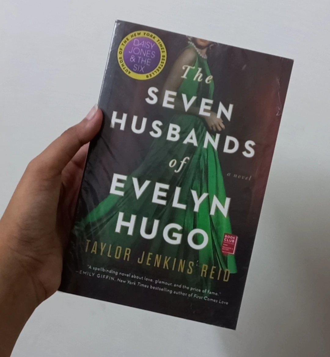 gitikaax's tweet photo. cr: the seven husbands of evelyn hugo https://t.co/iqc9AtSrpS