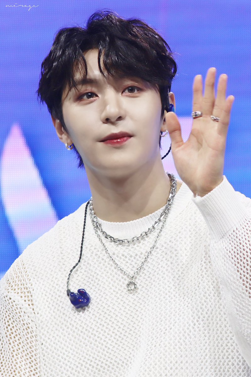 mirage_for_Y's tweet photo. 220808 쇼케이스

👋🐰

#골든차일드 #GoldenChild #골차 #Y #와이 #성윤 #sungyun
#AURA #아우라 #Replay #리플레이    #GoldenChild_AURA  #GoldenChild_Replay https://t.co/Ip2e9cG7jG