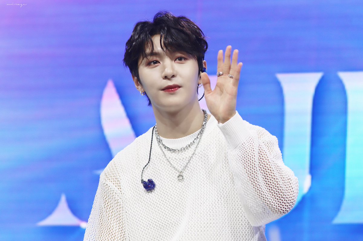 mirage_for_Y's tweet photo. 220808 쇼케이스

👋🐰

#골든차일드 #GoldenChild #골차 #Y #와이 #성윤 #sungyun
#AURA #아우라 #Replay #리플레이    #GoldenChild_AURA  #GoldenChild_Replay https://t.co/Ip2e9cG7jG