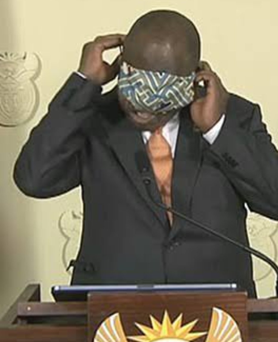 yellowboneswegg's tweet photo. @MusaKhawula Ai jub jub I can't see your reason for not cheating. Please elaborate https://t.co/GtN9o01pMV