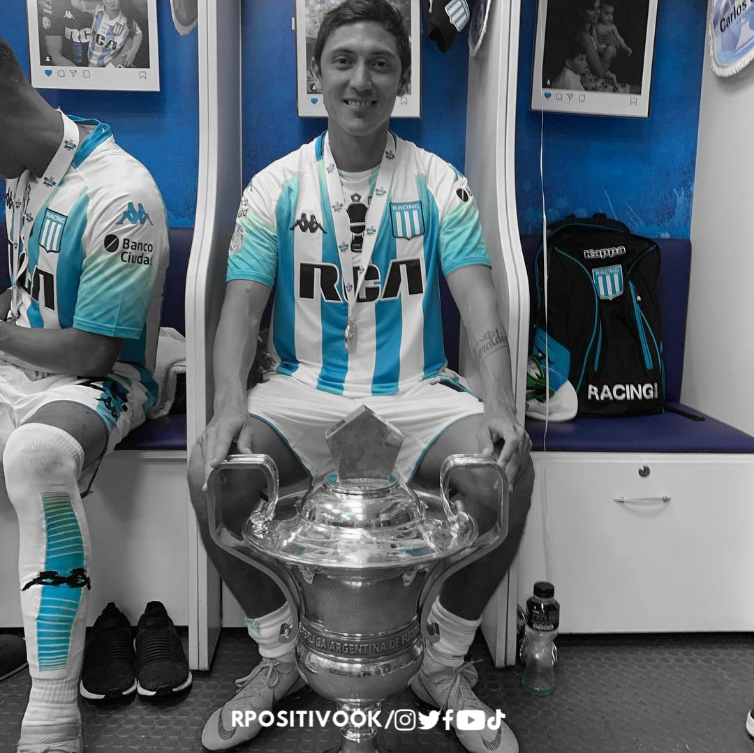 rpositivook's tweet photo. ➡️Hoy está cumpliendo años #NeriCardozo, #Campeón con #Racing en el equipo del #Chacho.
¡Felicidades! 🏆⚽ https://t.co/wuo4AR2koj