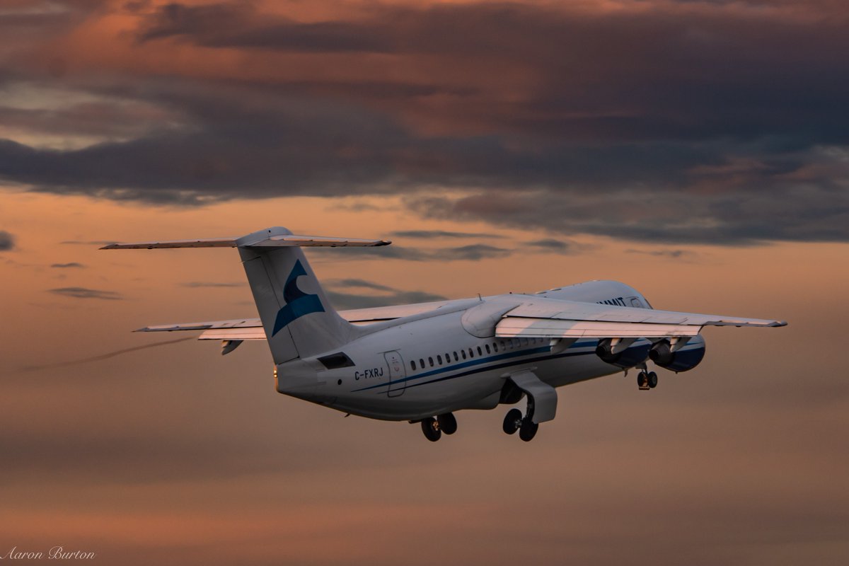 Fly_SummitAir's tweet photo. Our Avro RJ soaring into some gorgeous summer skies from YYJ (Victoria) to YYC (Calgary)!
#SummitAir #FlySummitAir #AvroRJ #Victoria #Calgary #SummerSkies
๐ธ : Aaron, @burtonader https://t.co/malw5lStzL