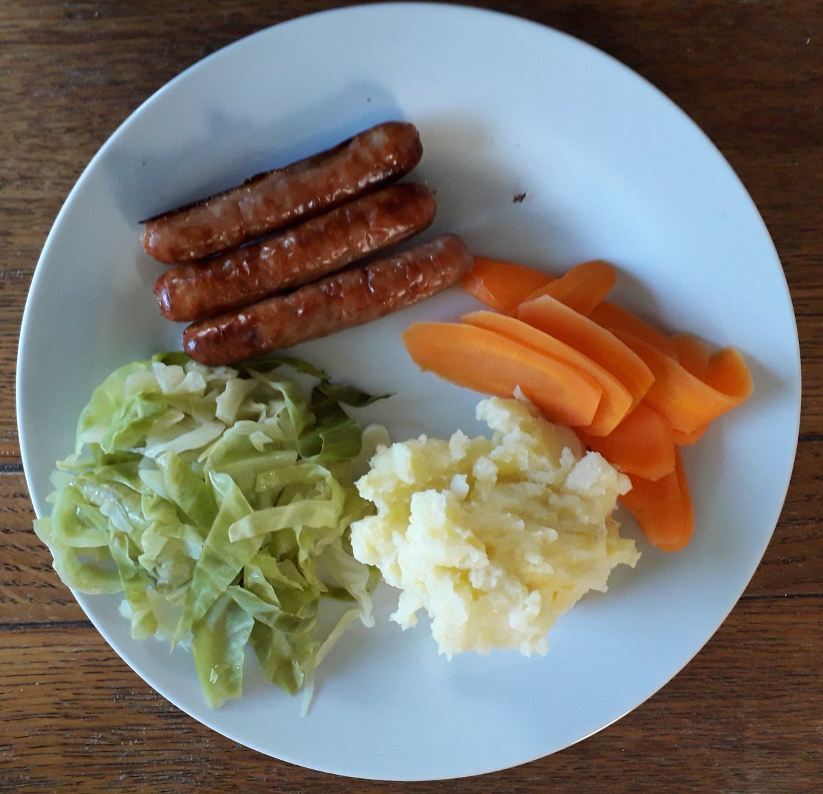 BDBFood's tweet photo. Celebrating Day 1 of National Allotment Week using cabbage, carrots & potatoes grown on our allotment to cook up a delicious & nutritious meal of bangers & mash. Less than 3 food miles for the vegetables. #NationalAllotmentWeek #sustainablelife #thegoodlife #growingforwellbeing https://t.co/DXzX8aeGJn