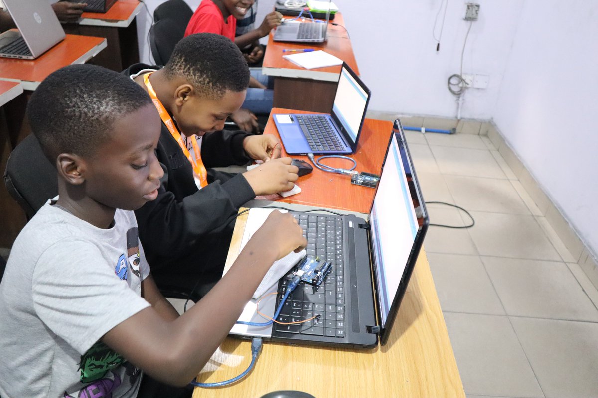 loctechtraining's tweet image. #robotics #kidsrobotics #roboticskids #arduino #arduinoproject #summercamp 
Our future Roboticists getting familiar with the Arduino board. 
The tech summer camp is ongoing but don&apos;t let that stop you from enjoying many more deals, and events. Call us on 0703 888 5466