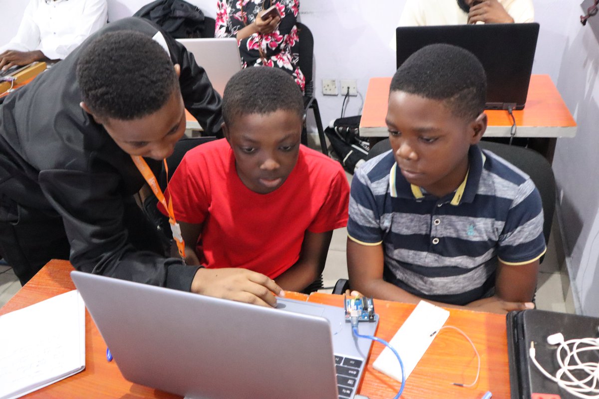loctechtraining's tweet image. #robotics #kidsrobotics #roboticskids #arduino #arduinoproject #summercamp 
Our future Roboticists getting familiar with the Arduino board. 
The tech summer camp is ongoing but don&apos;t let that stop you from enjoying many more deals, and events. Call us on 0703 888 5466