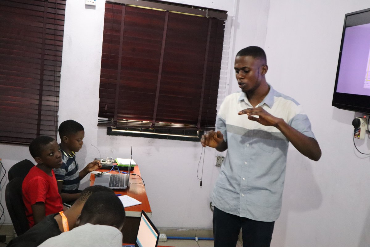 loctechtraining's tweet image. #robotics #kidsrobotics #roboticskids #arduino #arduinoproject #summercamp 
Our future Roboticists getting familiar with the Arduino board. 
The tech summer camp is ongoing but don&apos;t let that stop you from enjoying many more deals, and events. Call us on 0703 888 5466
