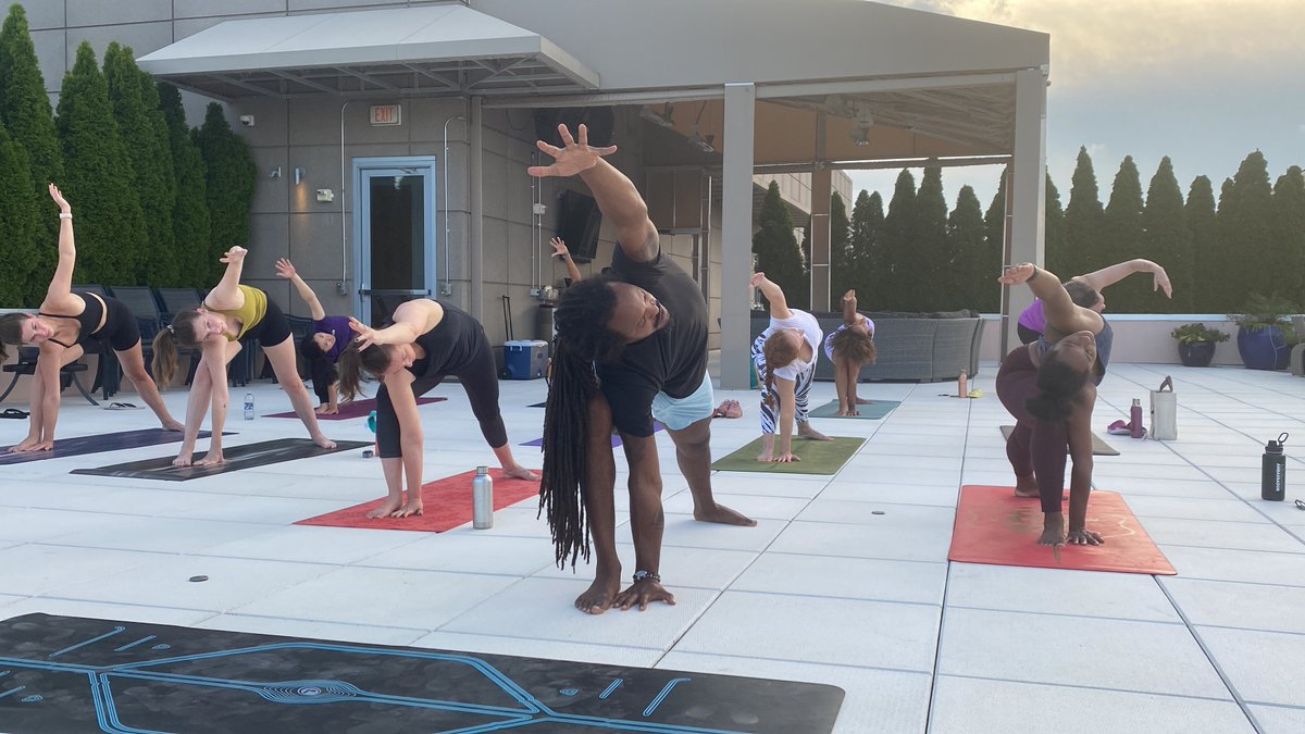 yourGOOD__SPACE's tweet photo. Our first Evening Rooftop Flow was a hit! The weather was wonderful and the views were epic. Don't miss our next one. Every FIRST SATURDAY of EVERY MONTH. #sukhacenterevents #arlingtonyoga #clarendonnights #rooftopyoga #outdooryoga https://t.co/xBTp0T7gxp
