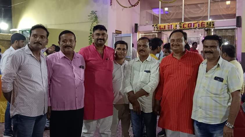 आज सवारियां मैरेज हाल में भाई अतुल पाण्डेय मोनू जी के बिटिया के मुण्डन संस्कार पर आयोजित कार्यक्रम में सम्मलित हुवा...