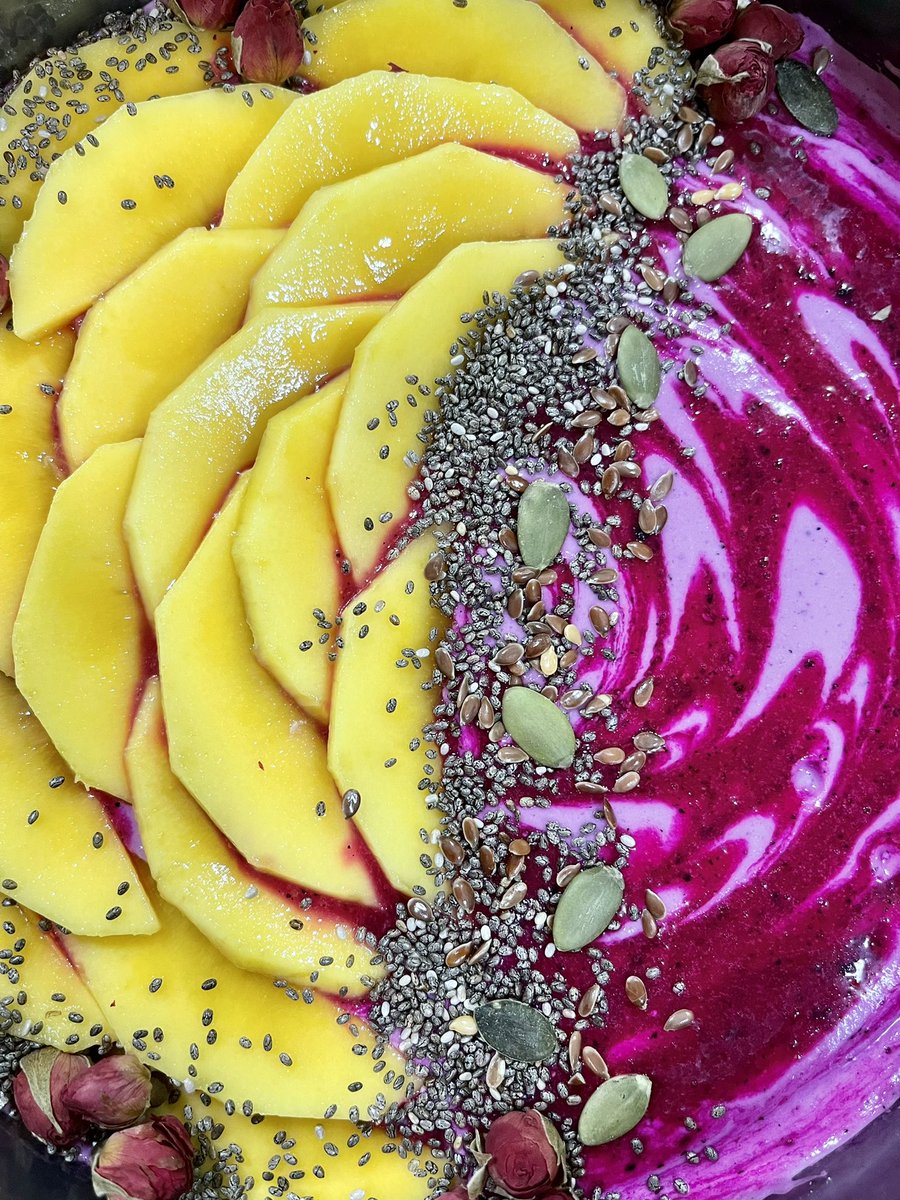 GeorginaFiveTwo's tweet photo. Really loving these ‘Bollywood’ colours on this cake tonight! #wip #somethingnew #thedrango #fandango https://t.co/bFHw9zh9kY