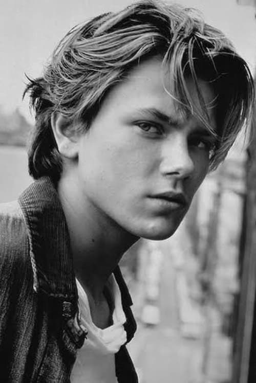 SonnyBauer8462's tweet photo. This awesome Work-In-Progress REstoration of Leon S. Kennedy’s OG RE2 Trial Edition Inventory Portrait by @bserv1 is just further reaffirming my thought that his likeness was initially based on the late River Phoenix.

#ResidentEvil #REBHFun https://t.co/NmexcDjIPx