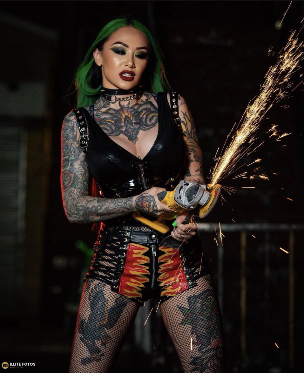 HowlingCoquette's tweet photo. Let the sparks fly. ✨ https://t.co/U7DHnUw3ys