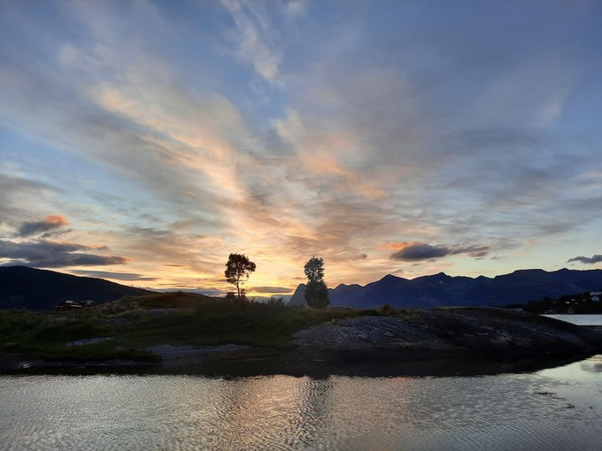 #Nordland #sunsets #naturallight 🇧🇻 https://t.co/AkFCZ6cgac<a href="/tag/nordland"class="tags">#Nordland</a><a href="/tag/sunsets"class="tags">#sunsets</a><a href="/tag/naturallight"class="tags">#naturallight</a>