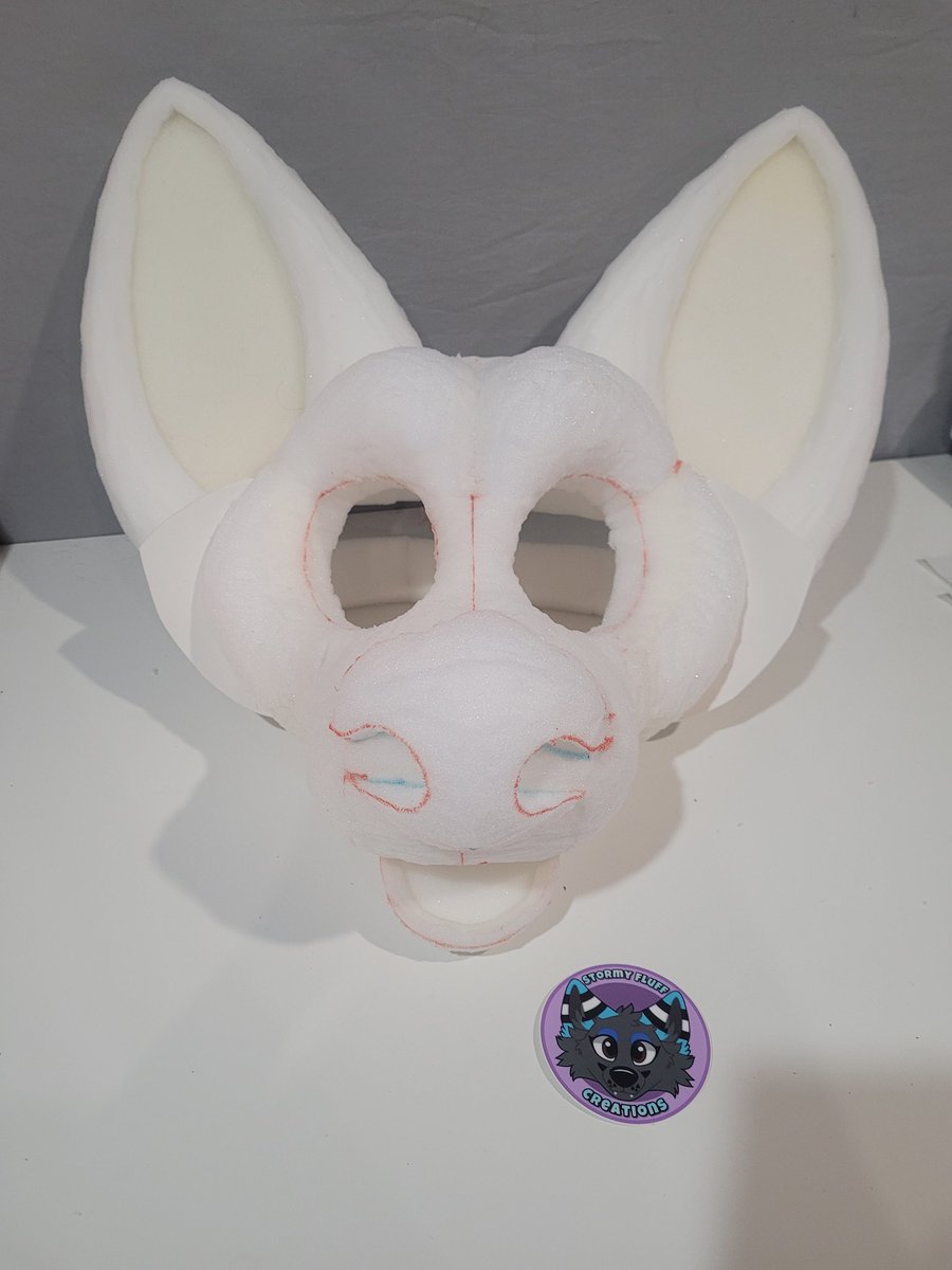 Newest baby in the oven 💙
#fursuitmaker #fursuitwip #fursuithead #fursuit