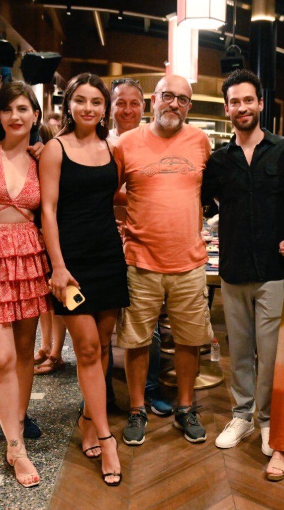 Que hermosos se verán juntos 😍
Ya quiero conocer a Sahra y Deniz 
Que ganas de ver la película 😭❤

#AyçaAyşinTuran #EkinKoç #Senİnandır