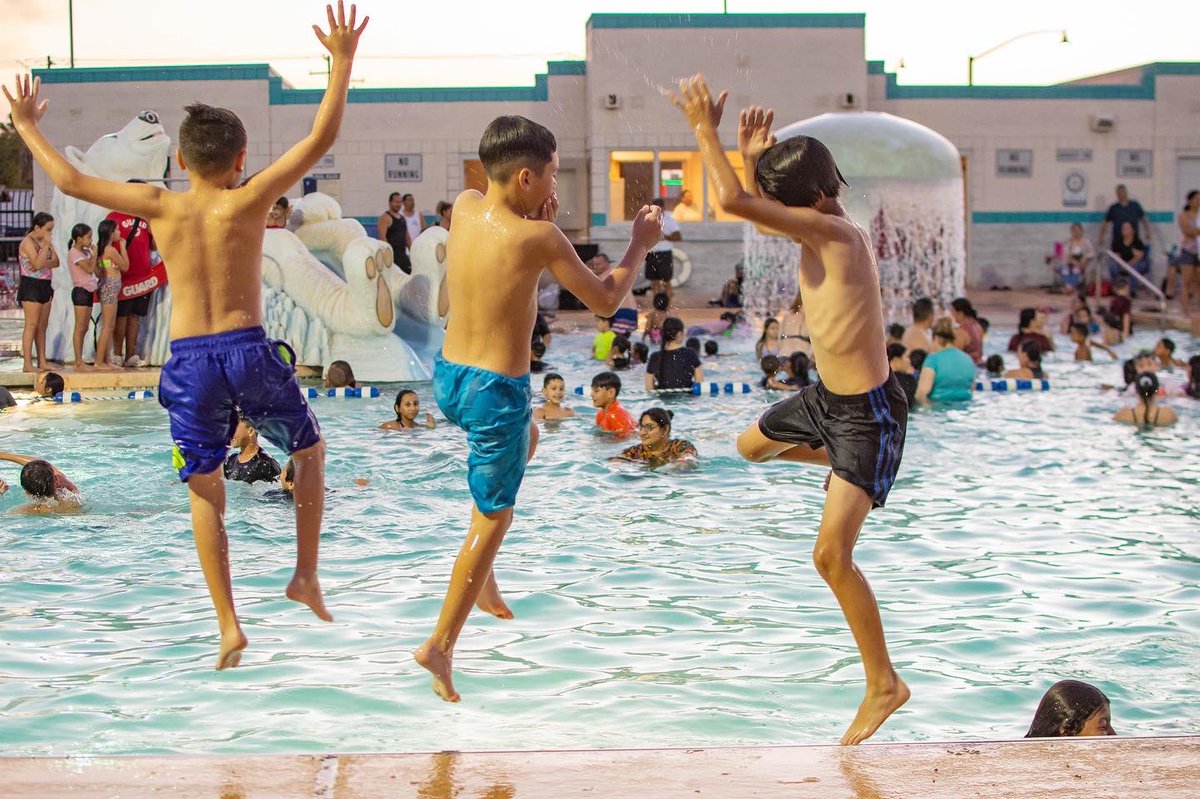 Somerton_AZ's tweet photo. Thank you to everyone who joined our Parks and Recreation Department last week for Splash Friday!
It was a fun family night; we were excited to see everyone having a great time at our Somerton Heritage Pool.

#SplashFriday https://t.co/zp34EAQO0e