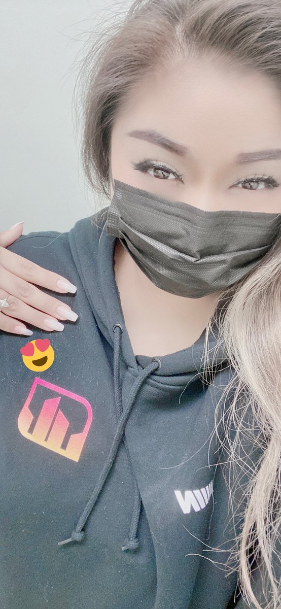 ItsSimplyDomi's tweet image. Got my @SKLNgg prize from the twitter giveaway for some sunset collaborative ( @sunsetcol on twitter) &amp;amp; wearing it today for a busy important day today. #SkylineGaming #BuiltToBehold