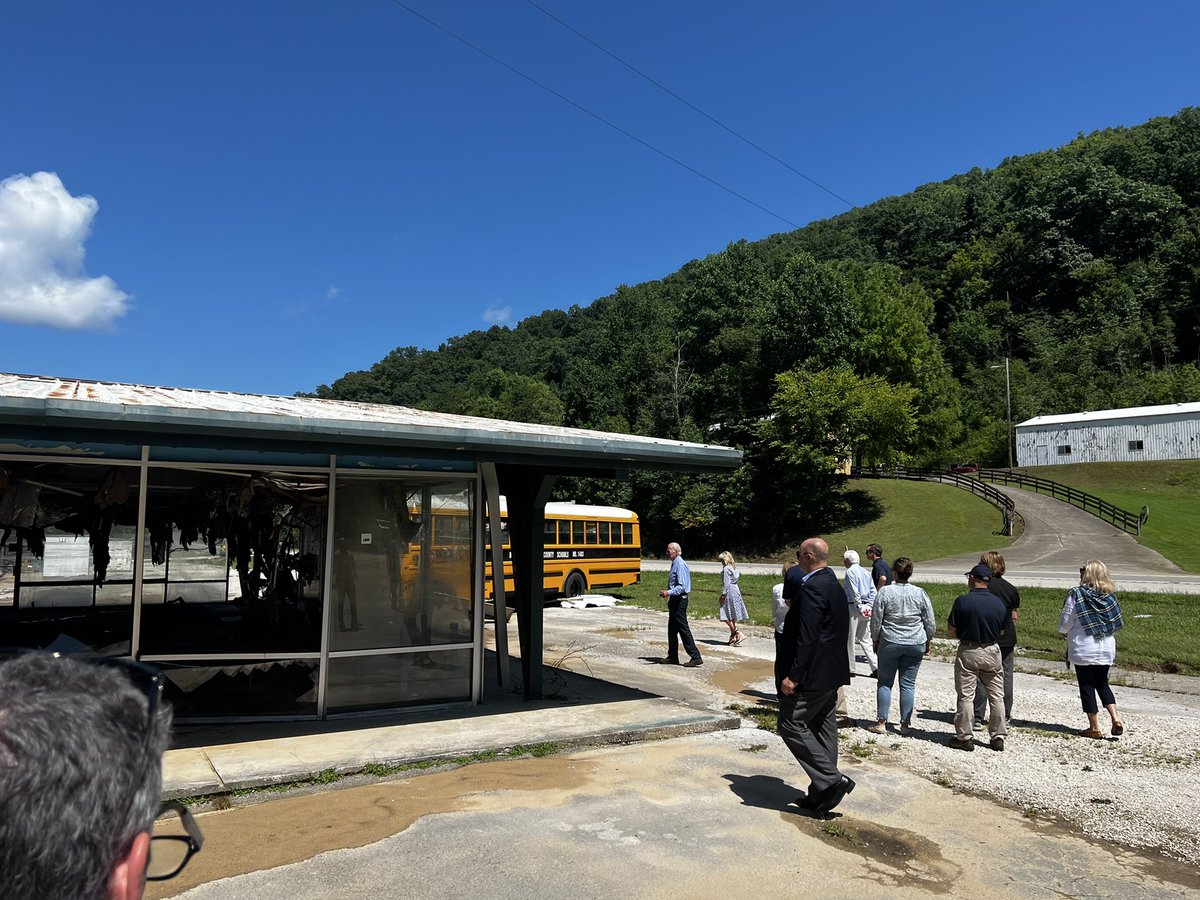 Biden tours flood damage in Kentucky bloomberg.com/news/articles/…